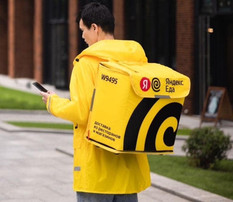 Курьер на велосипеде